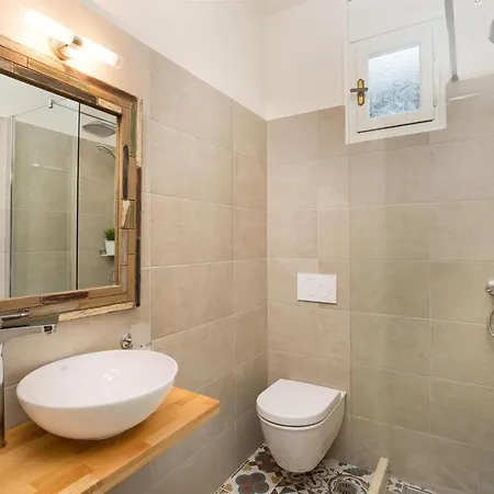 Chryssa By Paxosretreats * Longós